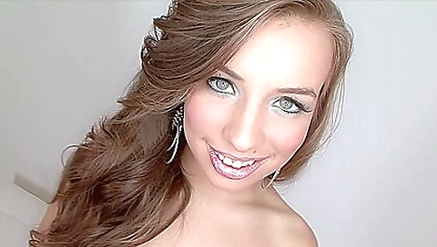 Horny teen with a juicy pussy cumshots on top of her pussy