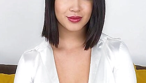 Sexy solo video in vr porn with a lovely face sitting