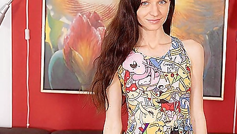 Greta a in hot solo video shows her big boobs in vr