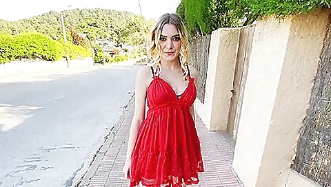 Blonde with big boobs gets her job in a new casting