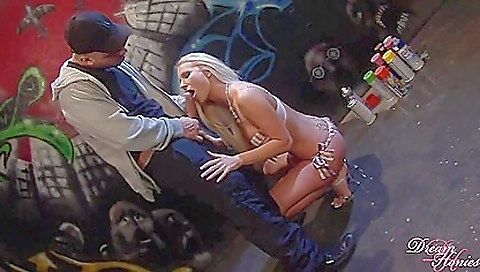 Blonde babe gets humped and filled by her boyfriend