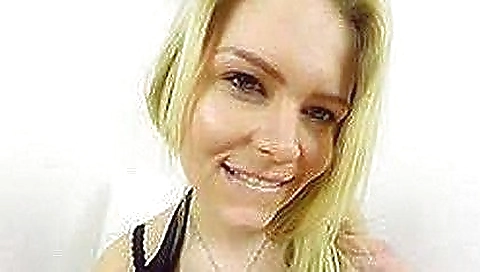 Sexy and hot solo female in vr porn with a big ass and a sexy body